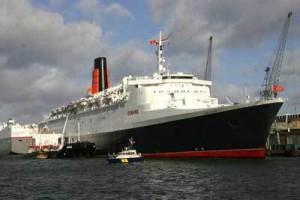 QE2-last-arrival019.jpg